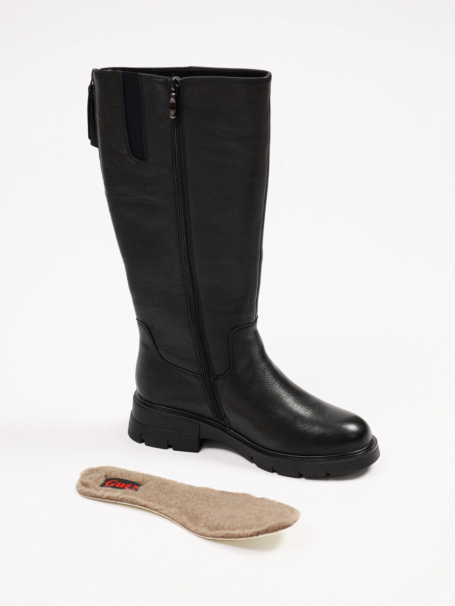 Сапоги черного цвета на рельефной подошве